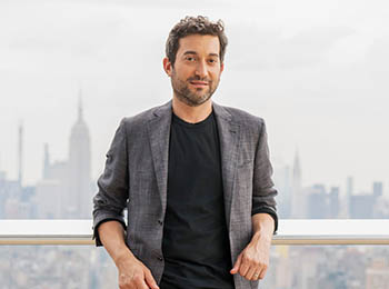 Jon Oringer, Shutterstock