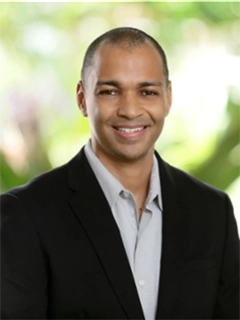 Shannon DeRouselle headshot