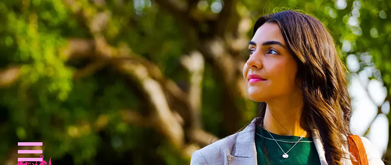 Student gazing to the left while on campus.